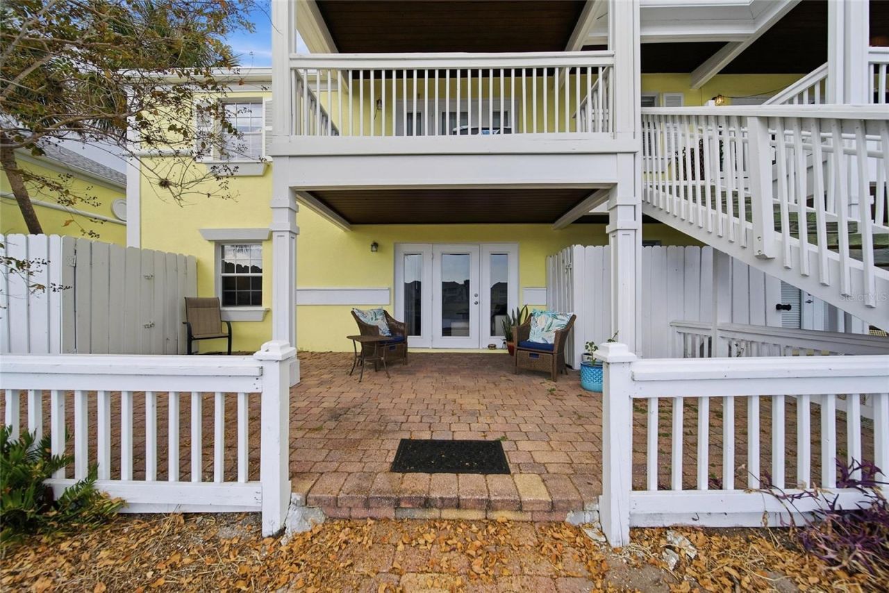 220 Pompano Drive Se, Unit D, Saint Petersburg, FL 33705 Photo