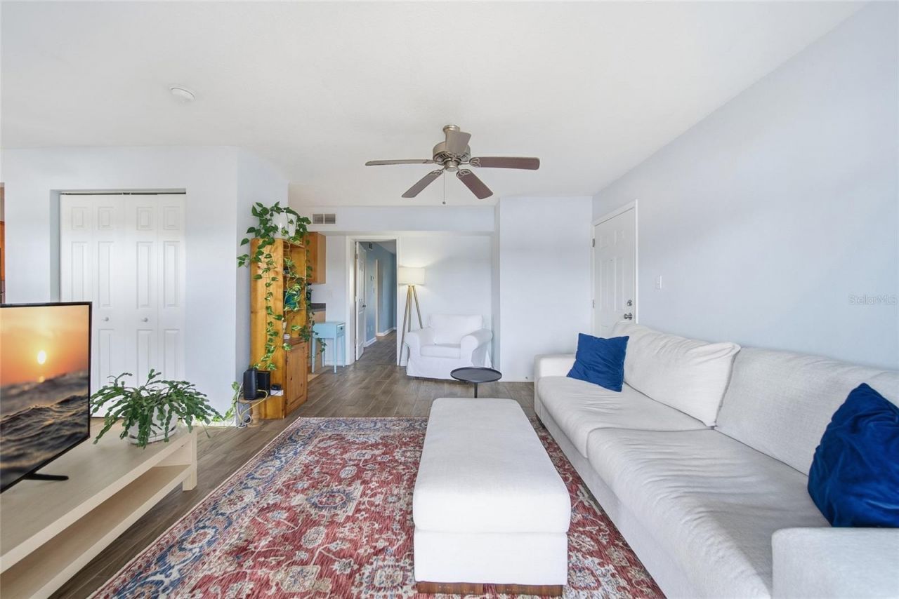 220 Pompano Drive Se, Unit D, Saint Petersburg, FL 33705 Photo