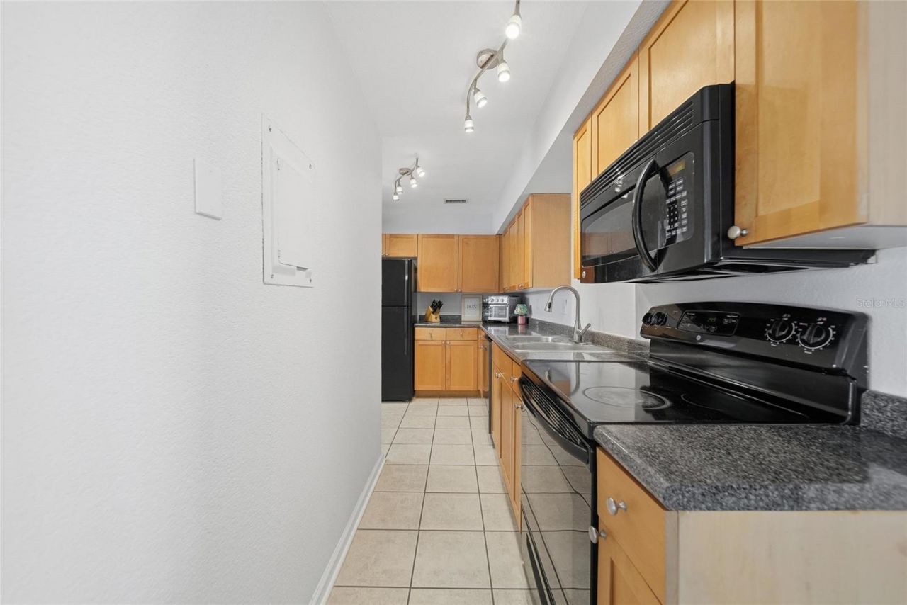 220 Pompano Drive Se, Unit D, Saint Petersburg, FL 33705 Photo