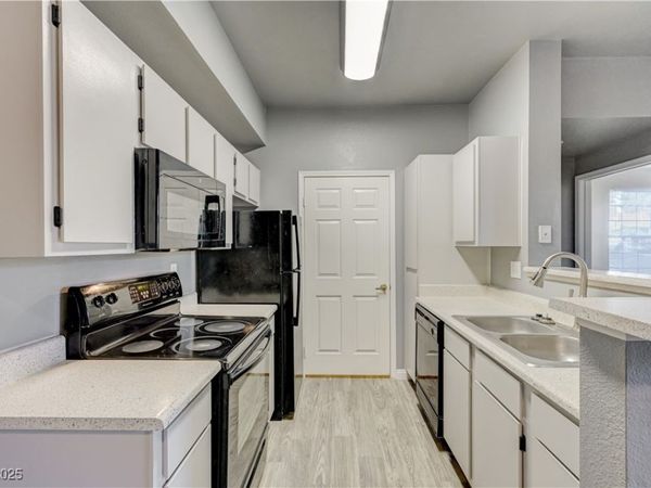231 W Horizon Ridge Parkway, Unit 2117, Henderson, NV 89012