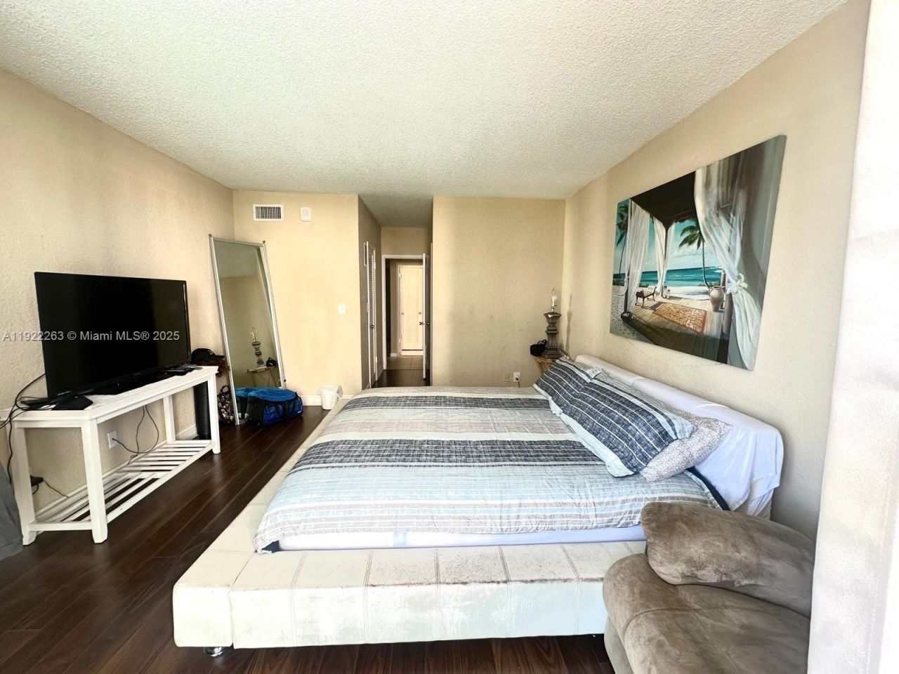 19390 Collins Ave, Unit 414, Sunny Isles Beach, FL 33160 Photo