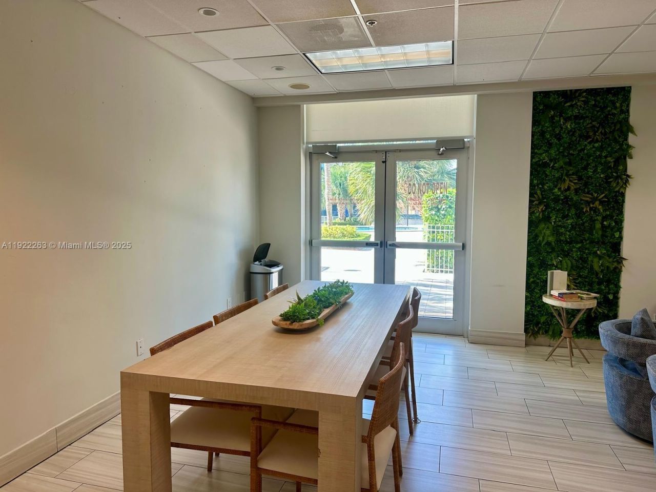 19390 Collins Ave, Unit 414, Sunny Isles Beach, FL 33160 Photo