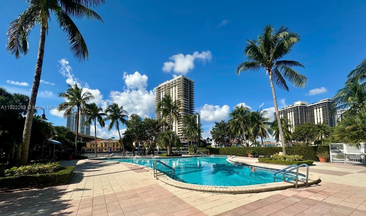 19390 Collins Ave, Unit 414, Sunny Isles Beach, FL 33160 Photo