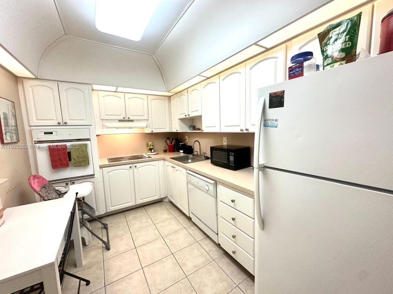 19390 Collins Ave, Unit 414, Sunny Isles Beach, FL 33160 Photo