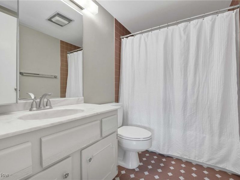 12550 Lake Avenue, Unit 706, Lakewood, OH 44107 Photo 32