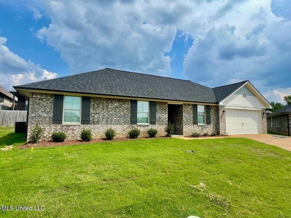106 Red Bird Cove, Senatobia, MS 38668