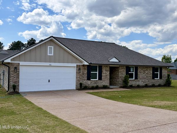 106 Red Bird Cove, Senatobia, MS 38668