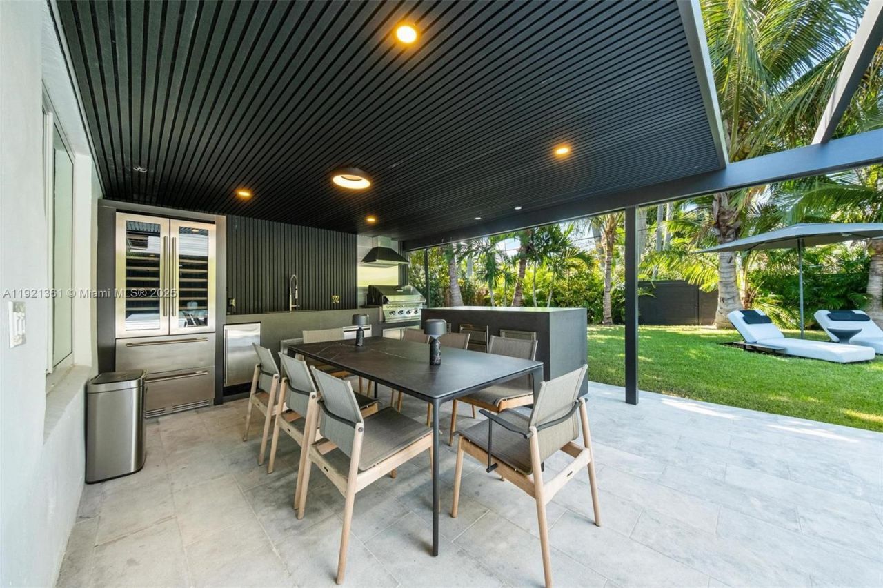 10618 NE 11th Ct, Miami Shores, FL 33138 Photo