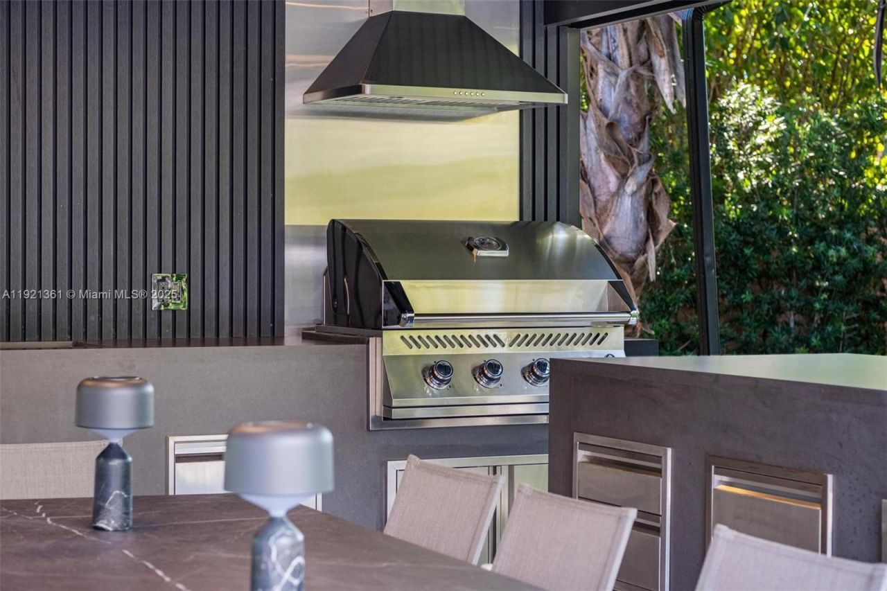 10618 NE 11th Ct, Miami Shores, FL 33138 Photo