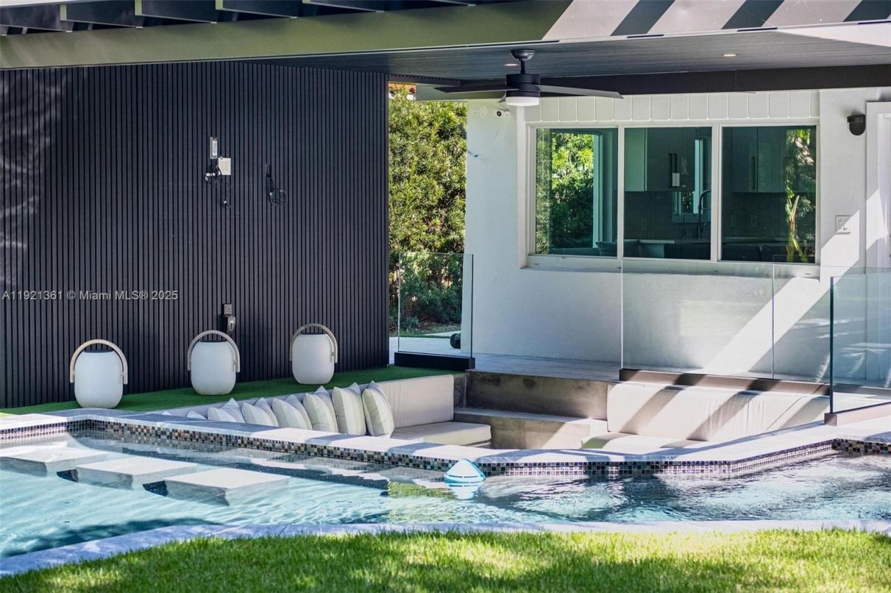 10618 NE 11th Ct, Miami Shores, FL 33138 Photo