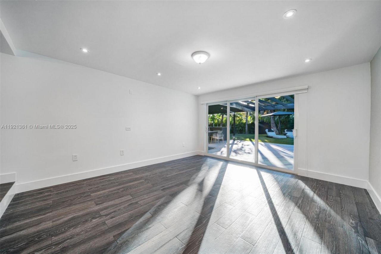 10618 NE 11th Ct, Miami Shores, FL 33138 Photo