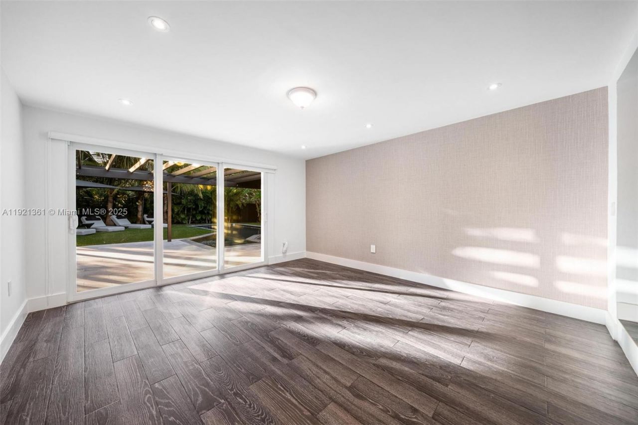 10618 NE 11th Ct, Miami Shores, FL 33138 Photo