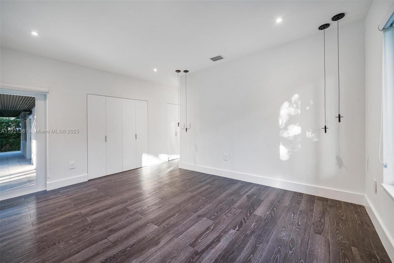 10618 NE 11th Ct, Miami Shores, FL 33138 Photo