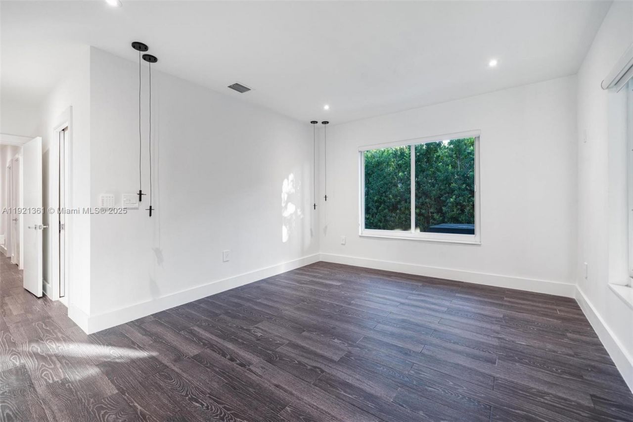 10618 NE 11th Ct, Miami Shores, FL 33138 Photo