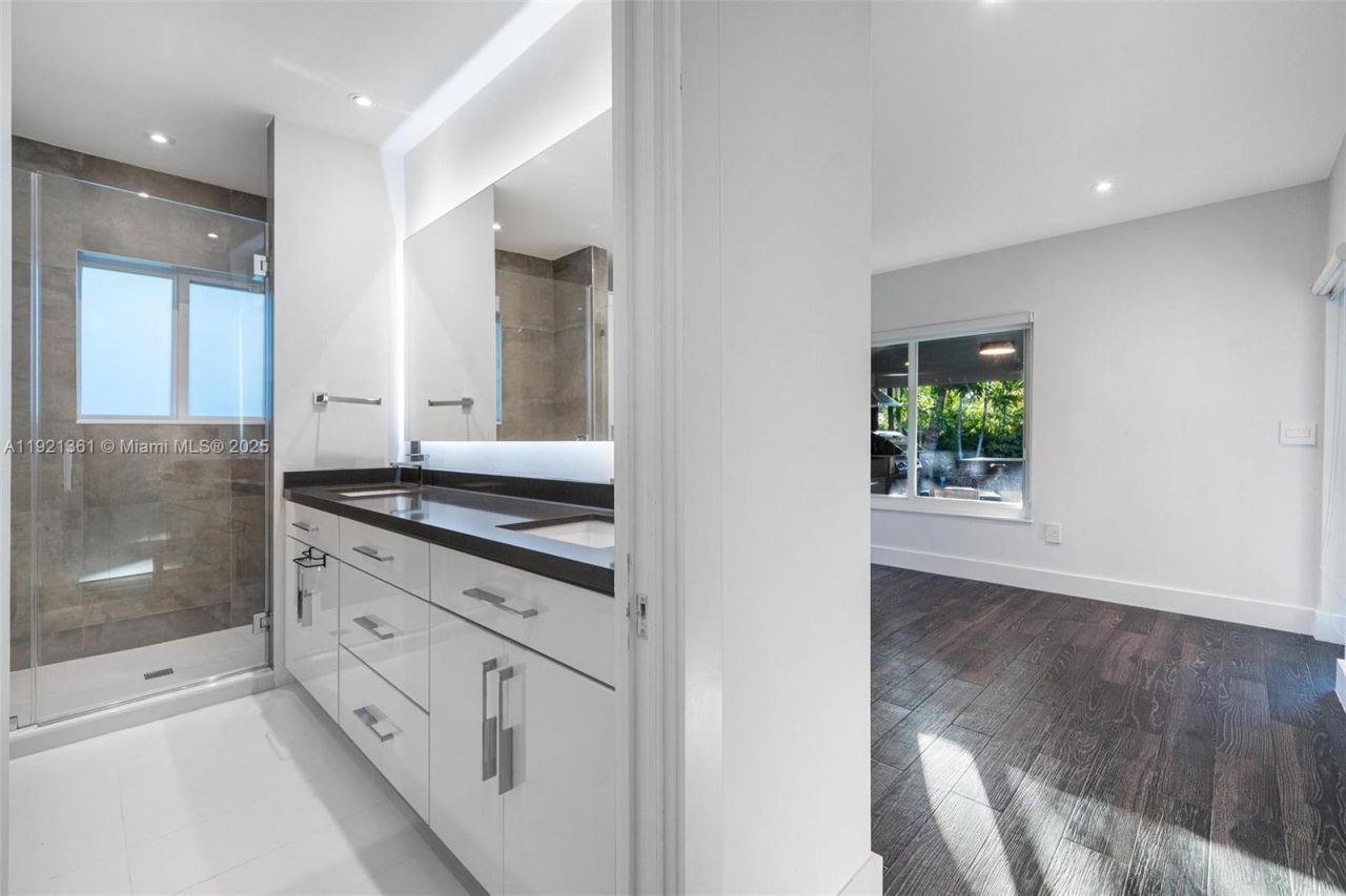 10618 NE 11th Ct, Miami Shores, FL 33138 Photo