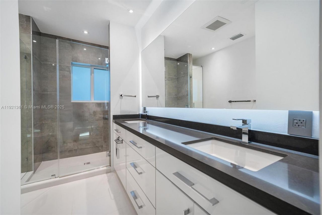 10618 NE 11th Ct, Miami Shores, FL 33138 Photo