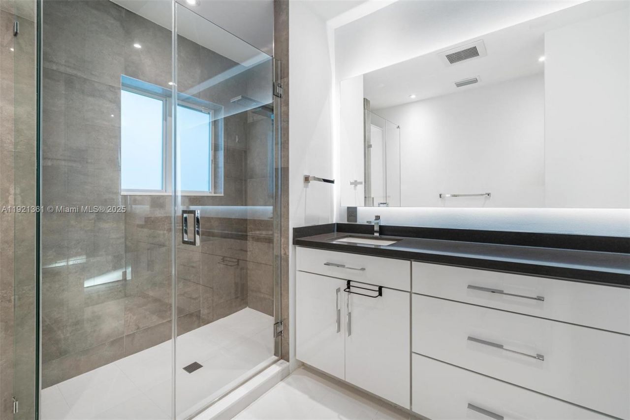 10618 NE 11th Ct, Miami Shores, FL 33138 Photo