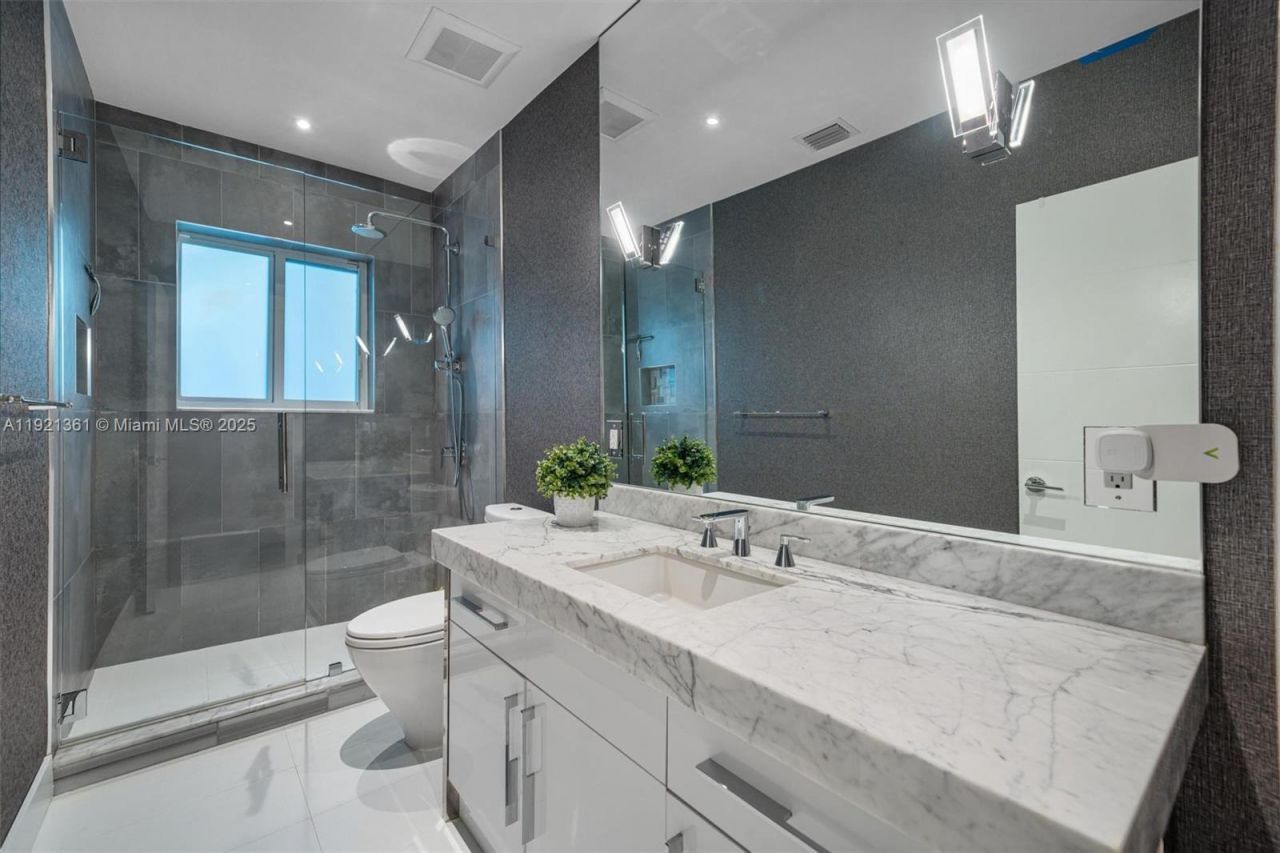 10618 NE 11th Ct, Miami Shores, FL 33138 Photo