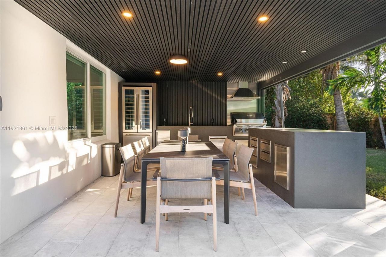 10618 NE 11th Ct, Miami Shores, FL 33138 Photo