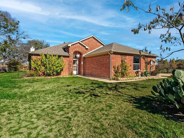 1209 Sherman Street, Tioga, TX 76271