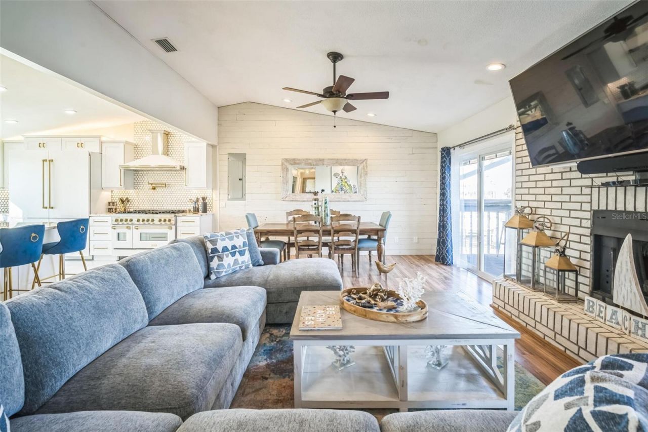 328 6th Avenue, Indian Rocks Beach, FL 33785 Photo