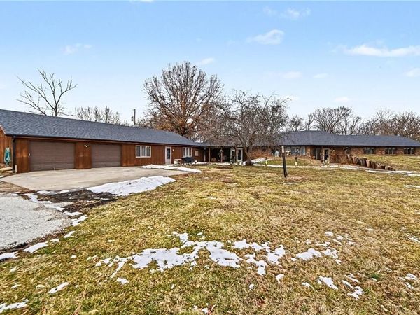 19190 State Avenue, Tonganoxie, KS 66086
