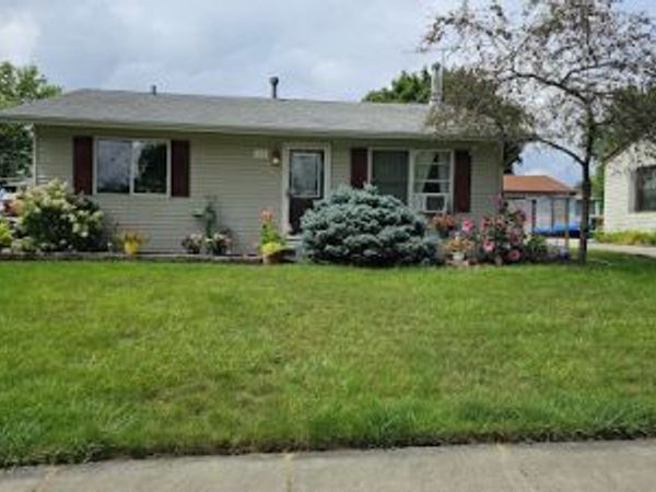 110 Elm Lane, Streamwood, IL 60107