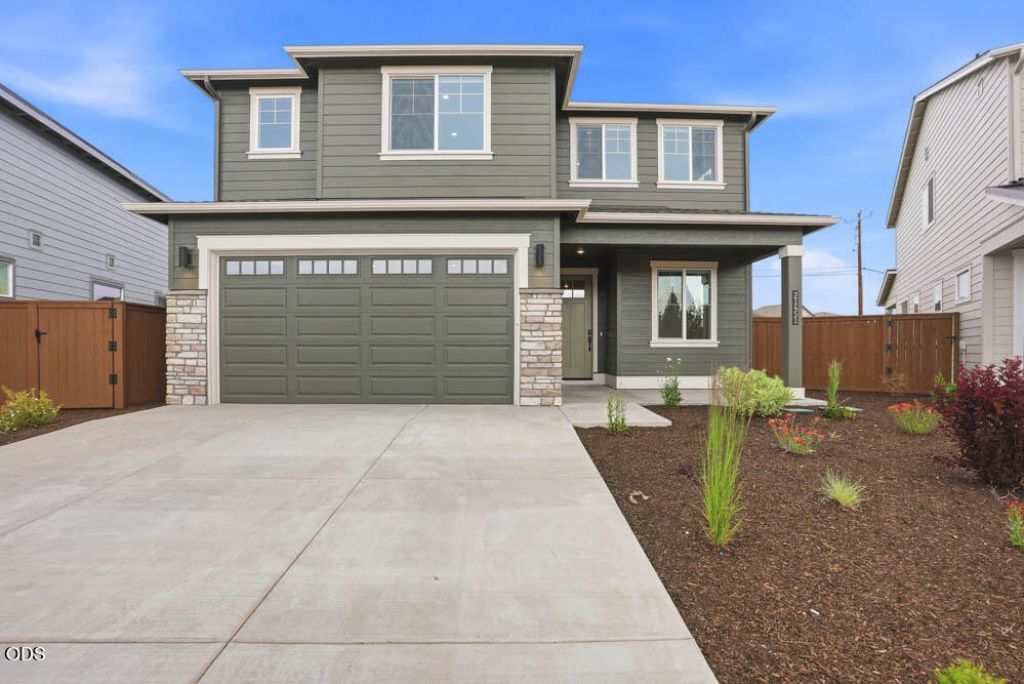 21451 NE Hayloft Place, Bend, OR 97701 Main Photo