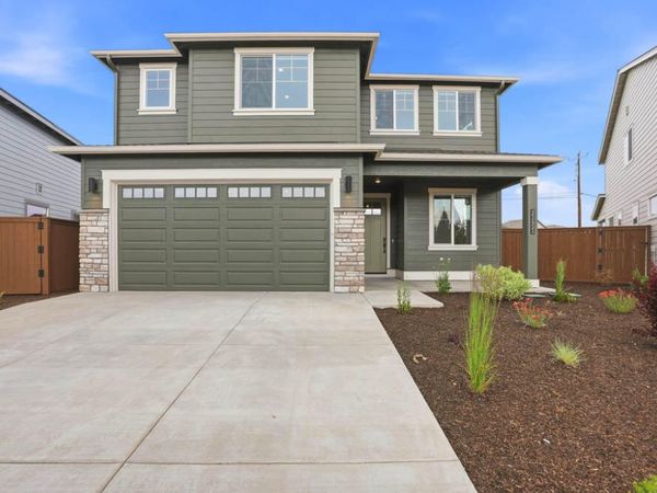 21451 NE Hayloft Place, Bend, OR 97701