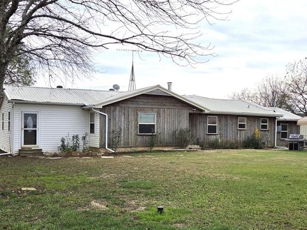 484 County Road 1206, Savoy, TX 75479