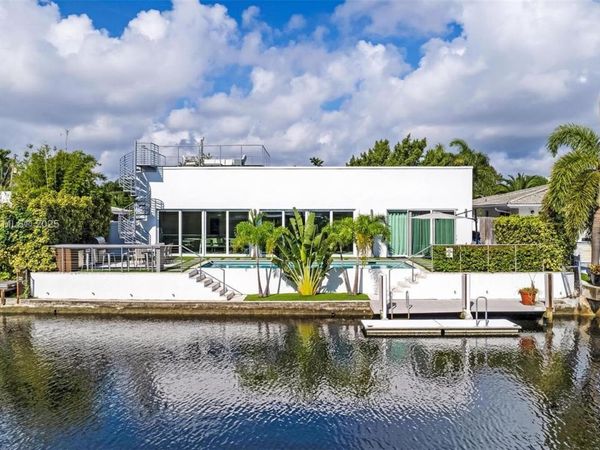 2112 NE 17th Ave, Wilton Manors, FL 33305