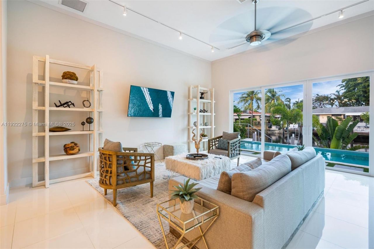 2112 NE 17th Ave, Wilton Manors, FL 33305 Photo