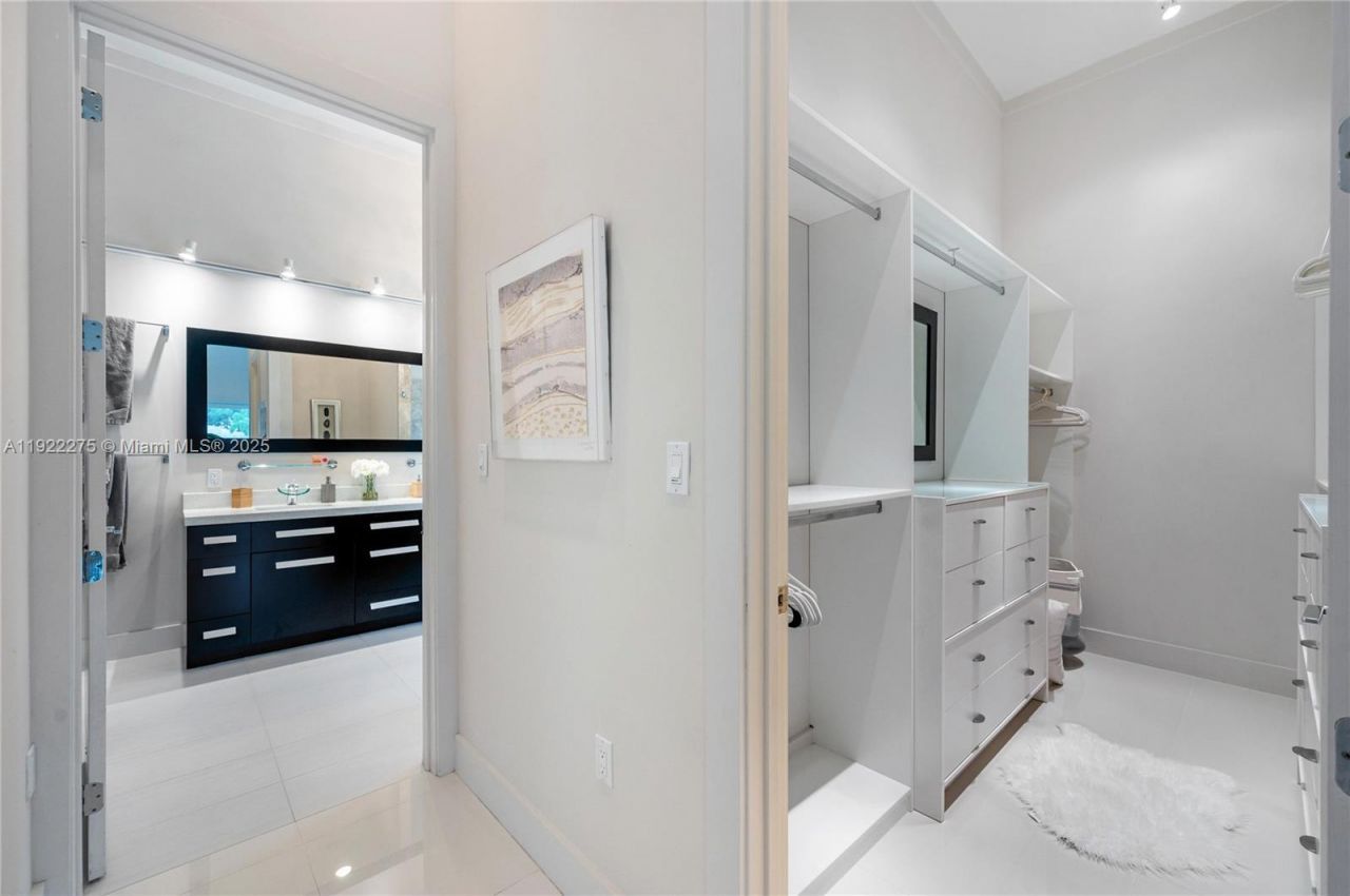 2112 NE 17th Ave, Wilton Manors, FL 33305 Photo