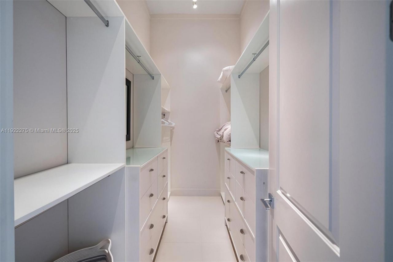 2112 NE 17th Ave, Wilton Manors, FL 33305 Photo