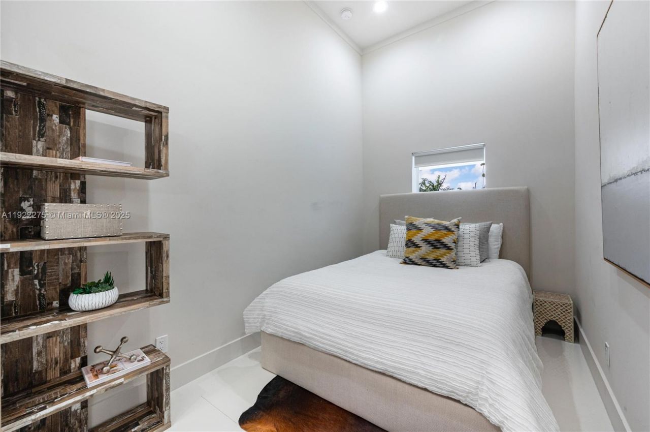 2112 NE 17th Ave, Wilton Manors, FL 33305 Photo