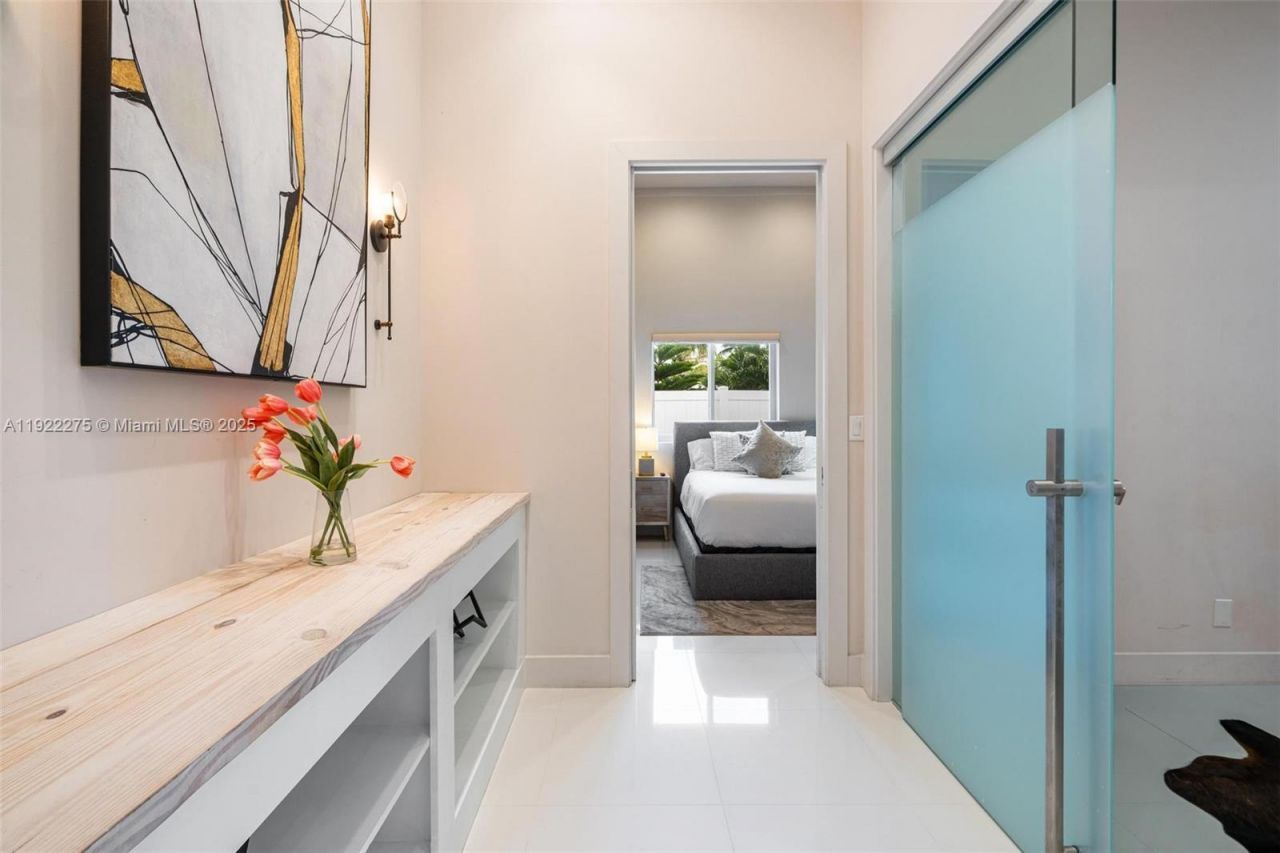 2112 NE 17th Ave, Wilton Manors, FL 33305 Photo