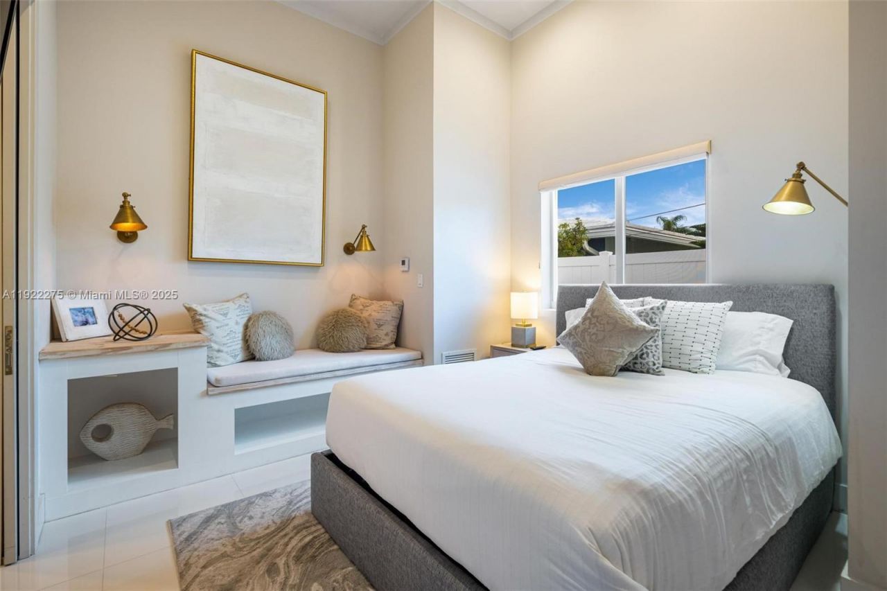 2112 NE 17th Ave, Wilton Manors, FL 33305 Photo