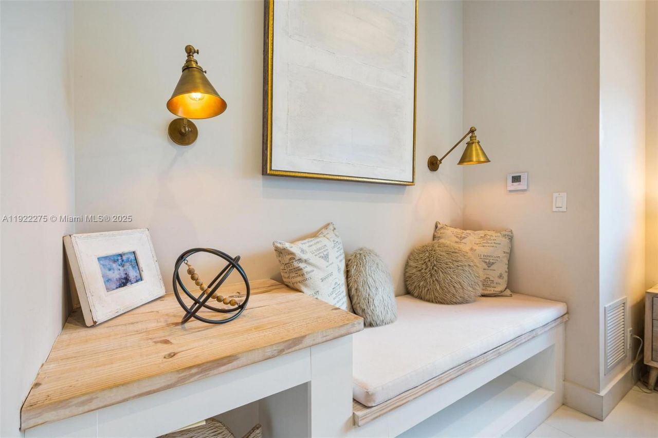 2112 NE 17th Ave, Wilton Manors, FL 33305 Photo