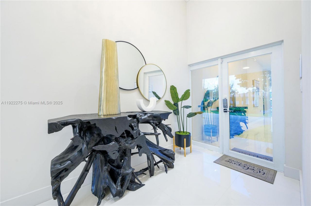 2112 NE 17th Ave, Wilton Manors, FL 33305 Photo