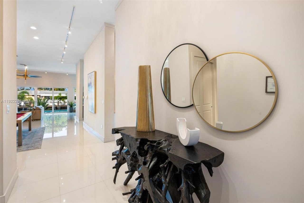 2112 NE 17th Ave, Wilton Manors, FL 33305 Photo