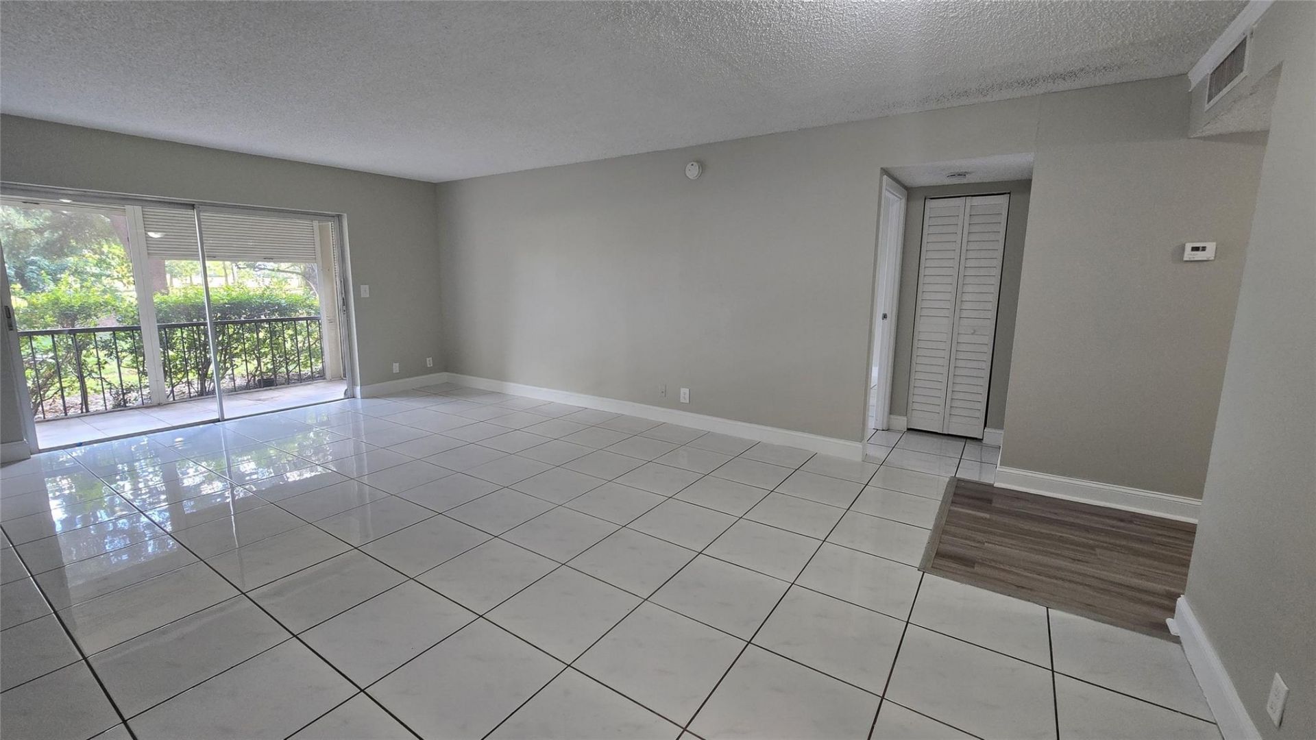 6200 S Falls Circle Drive, Unit 105, Lauderhill, FL 33319 Photo
