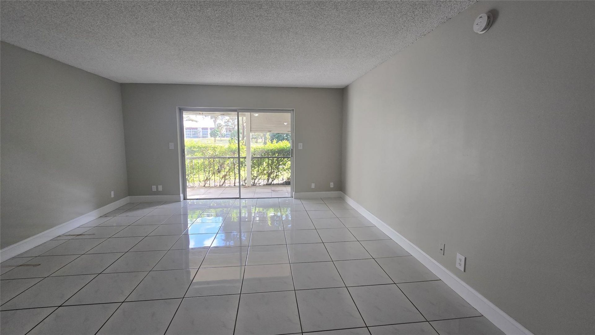 6200 S Falls Circle Drive, Unit 105, Lauderhill, FL 33319 Photo