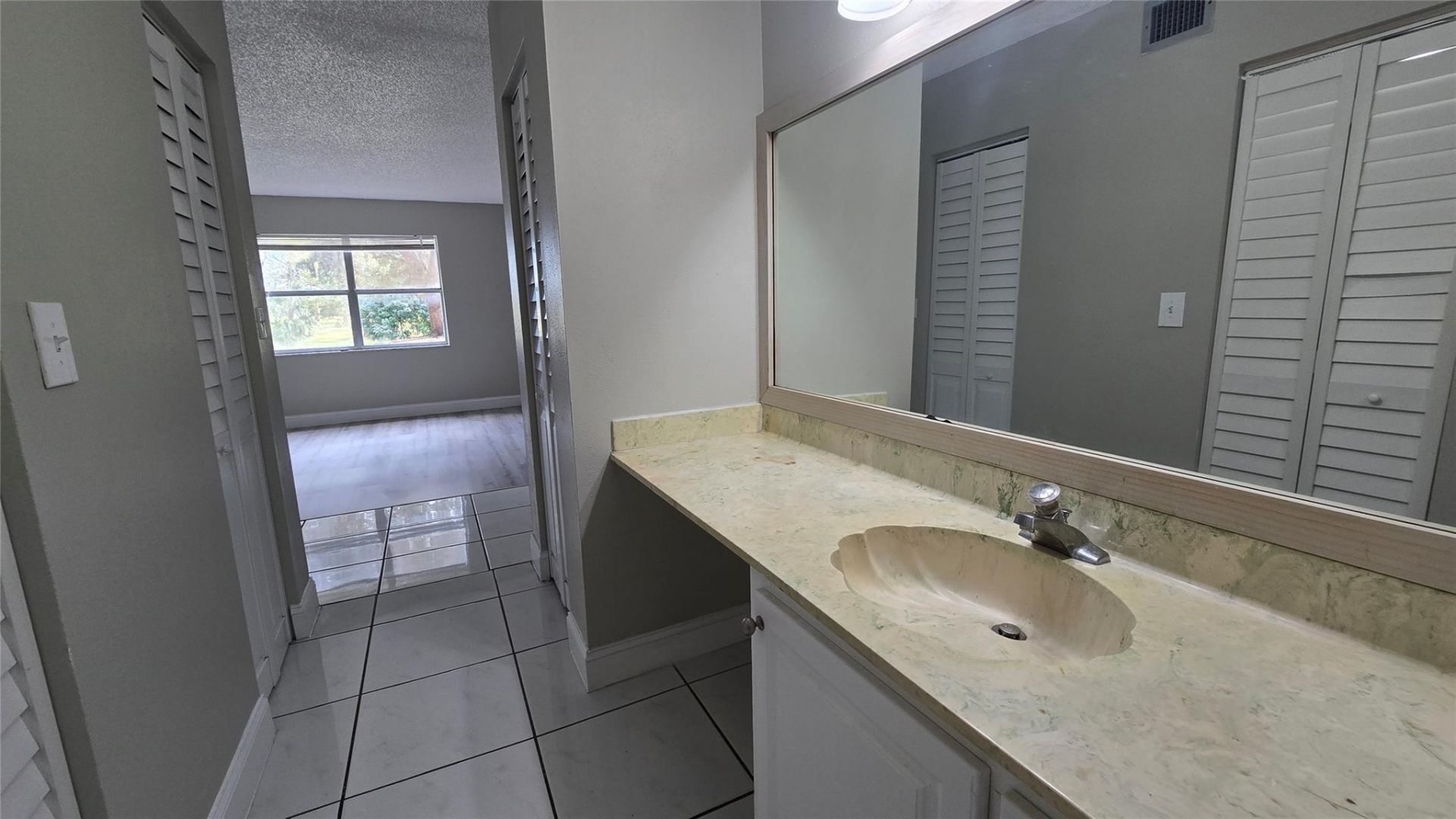 6200 S Falls Circle Drive, Unit 105, Lauderhill, FL 33319 Photo