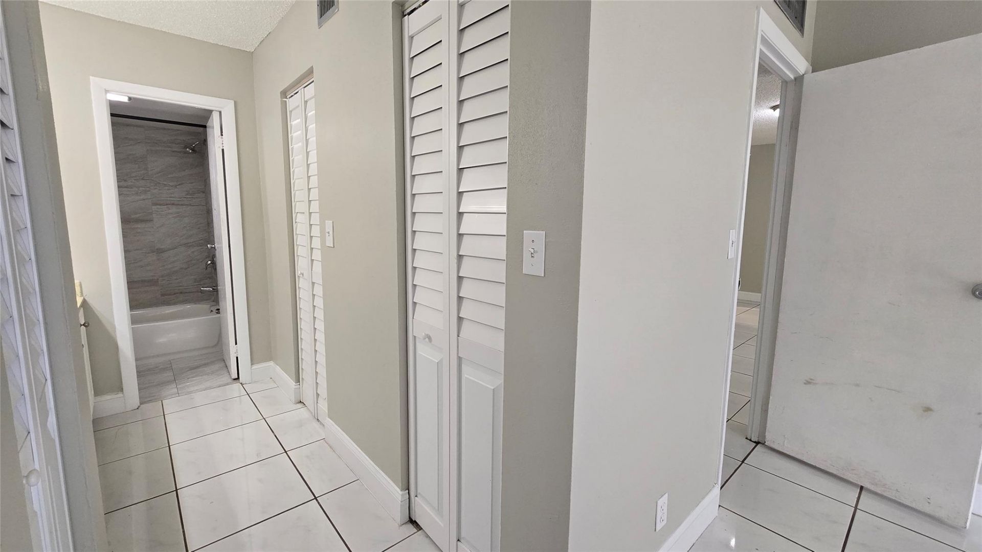 6200 S Falls Circle Drive, Unit 105, Lauderhill, FL 33319 Photo