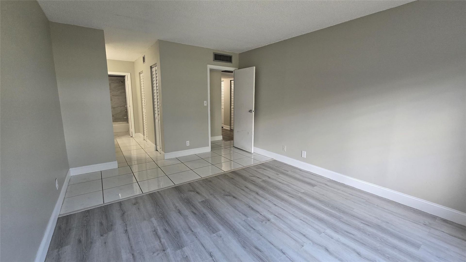 6200 S Falls Circle Drive, Unit 105, Lauderhill, FL 33319 Photo