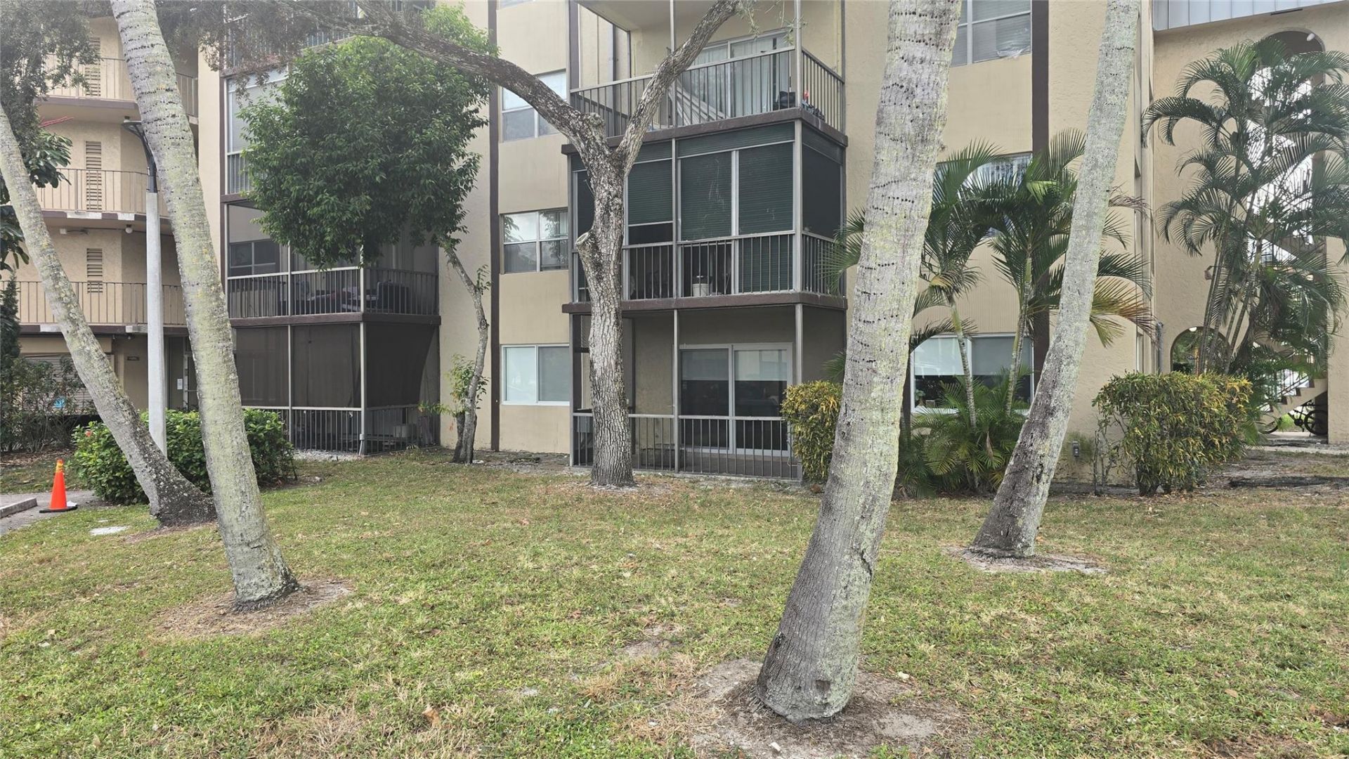 6200 S Falls Circle Drive, Unit 105, Lauderhill, FL 33319 Photo