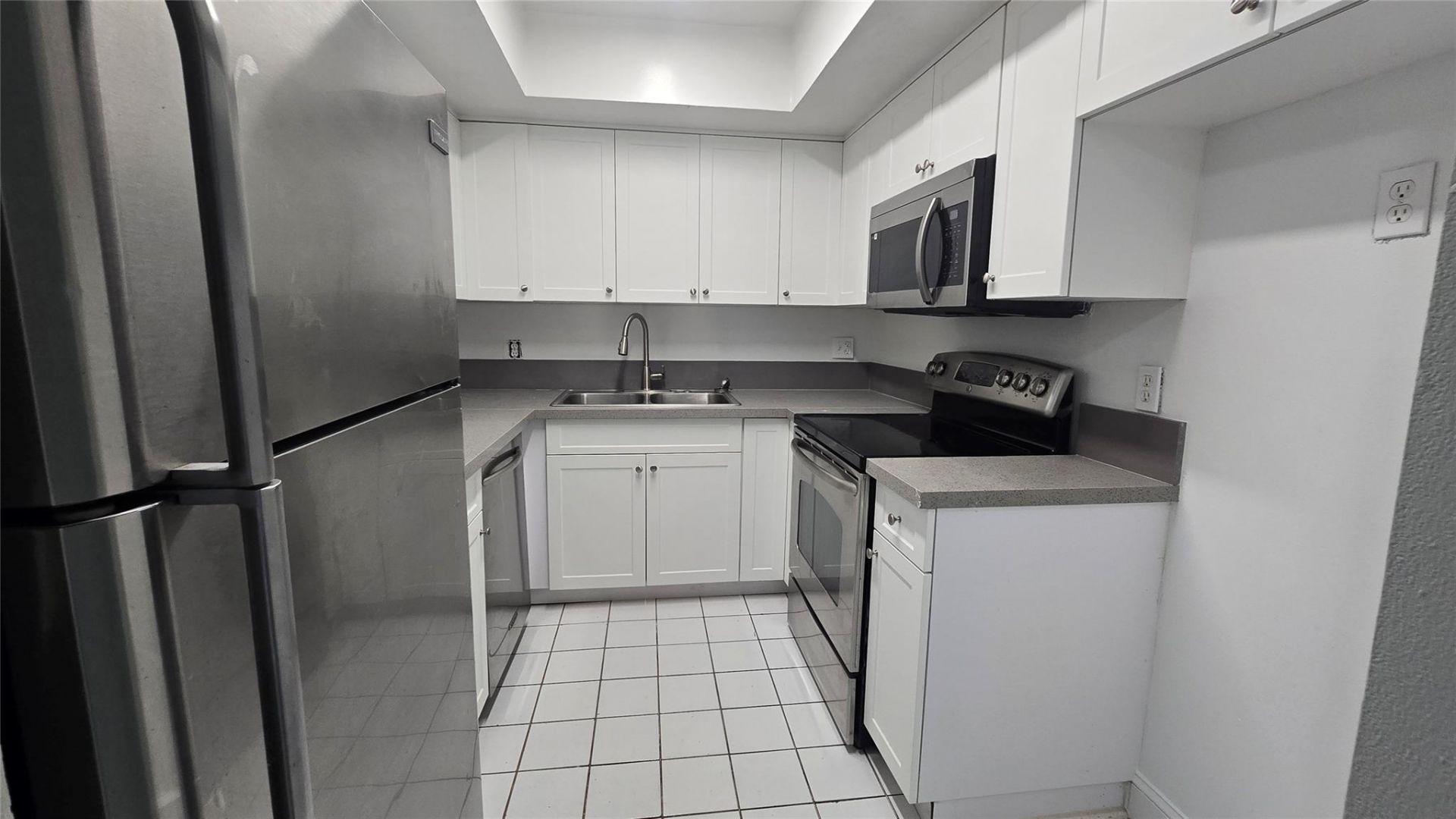 6200 S Falls Circle Drive, Unit 105, Lauderhill, FL 33319 Photo