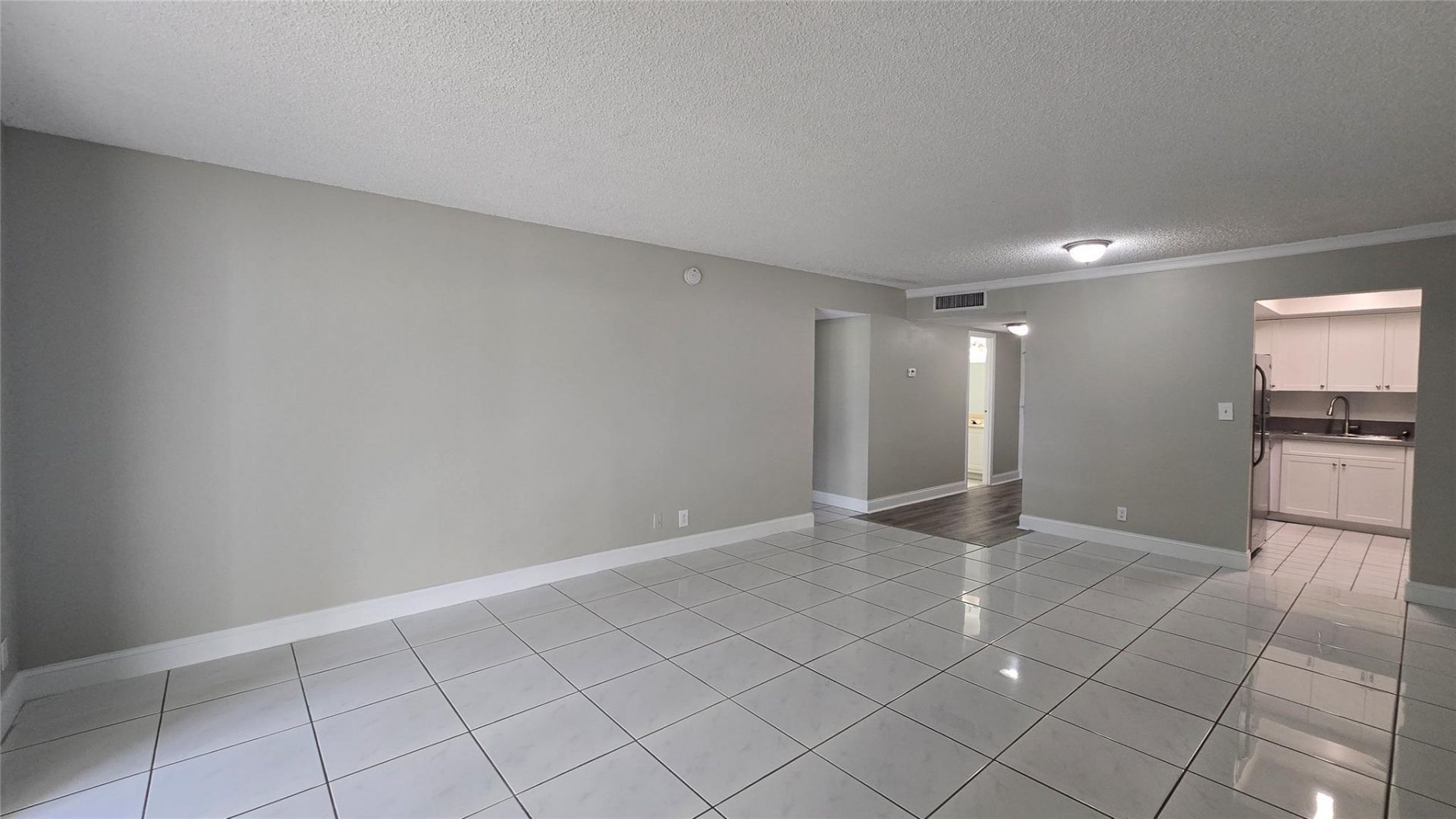 6200 S Falls Circle Drive, Unit 105, Lauderhill, FL 33319 Photo