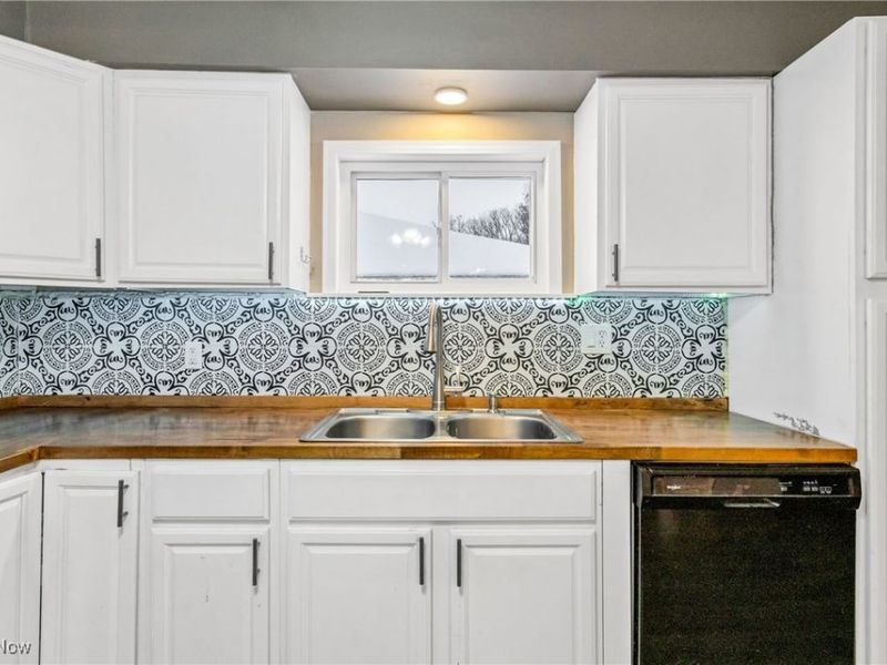 456 Mcdonald Avenue, Mc Donald, OH 44437 Photo 3