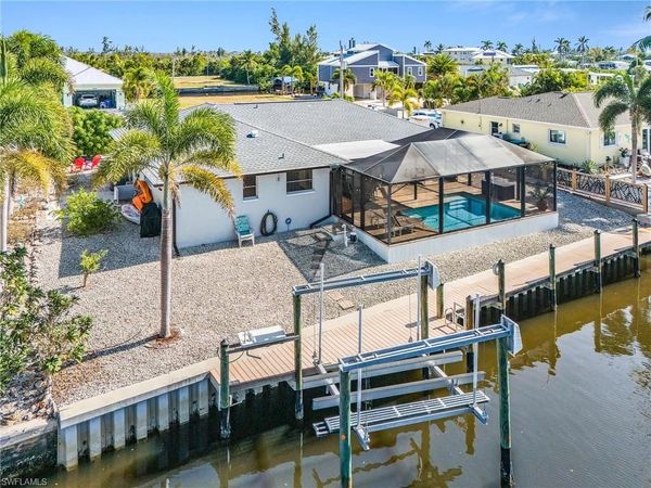 2937 Bracci DR, ST. JAMES CITY, FL 33956